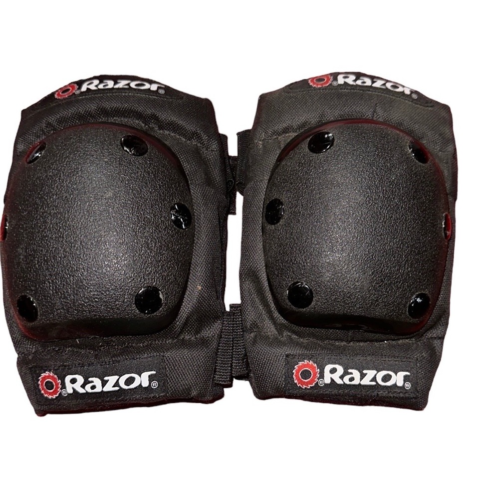 Razor knee pads for riding scooter or roller skating - used